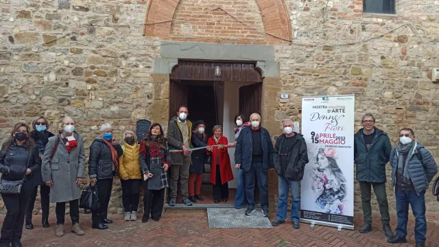 Foto taglio del nastro Donne & Fiori