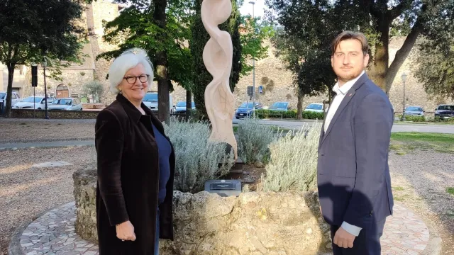 immagine allestimento opera di Crivelli Piazza della Repubblica San Casciano