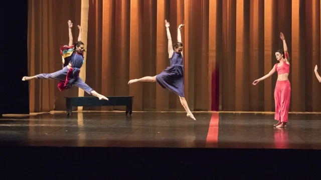 compagnia di teatro-danza Xe