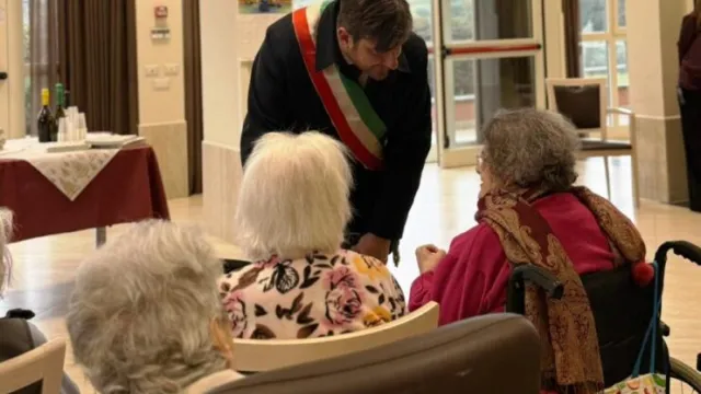 Il Sindaco festeggia l'arrivo del Natale in RSA
