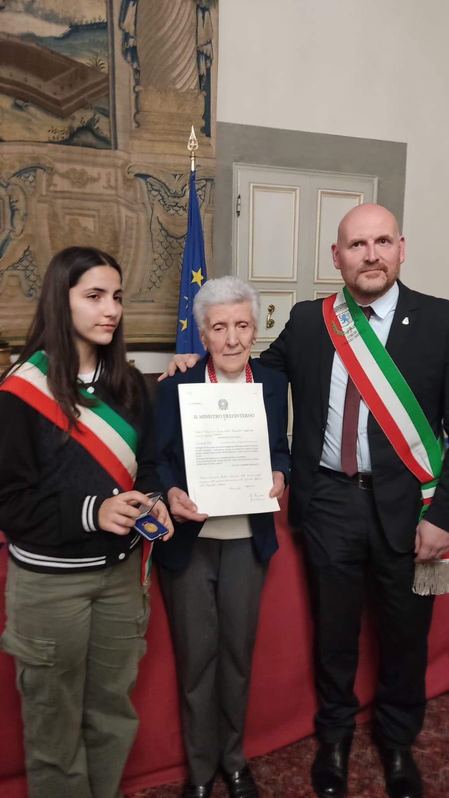 Conferimento medaglia d'oro a Mirella Lotti