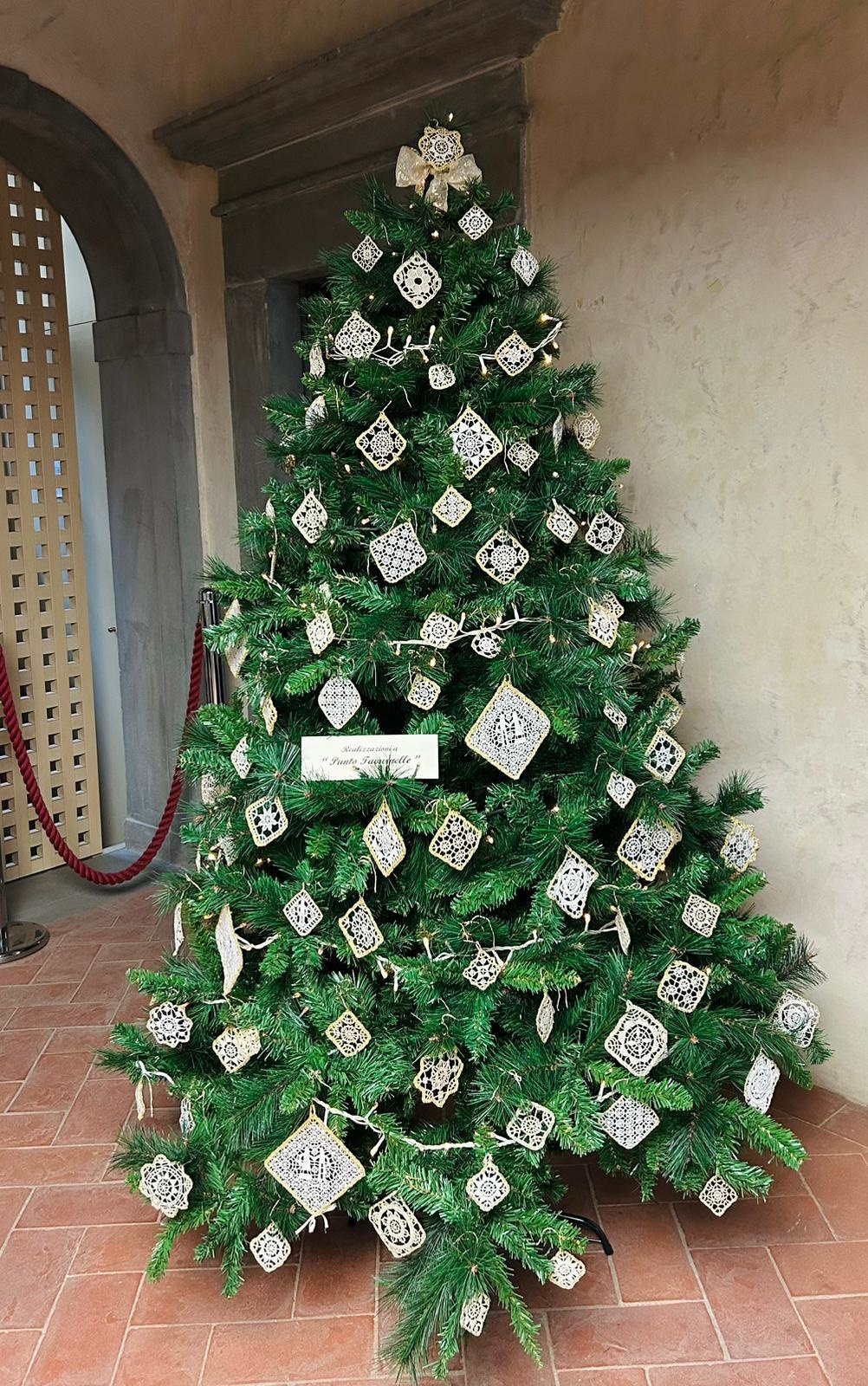 Albero di Natale addobbati con il Punto Tavarnelle